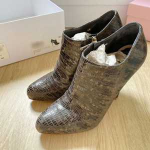 [정품] Chirstian Dior 디올 도마뱀 패턴 부티 하이힐 이미지