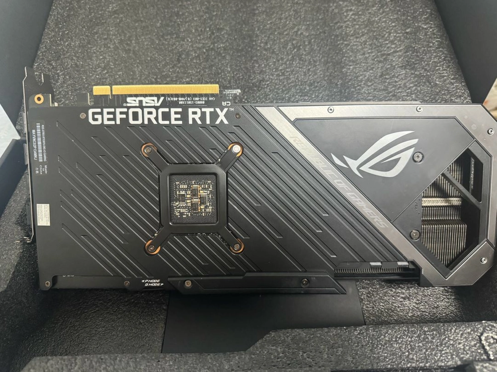 RTX 3070 ROG 그래픽카드 이미지