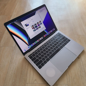 부산 맥북프로2016 i5, 256GB, 8GB램 그레이 팝니다.