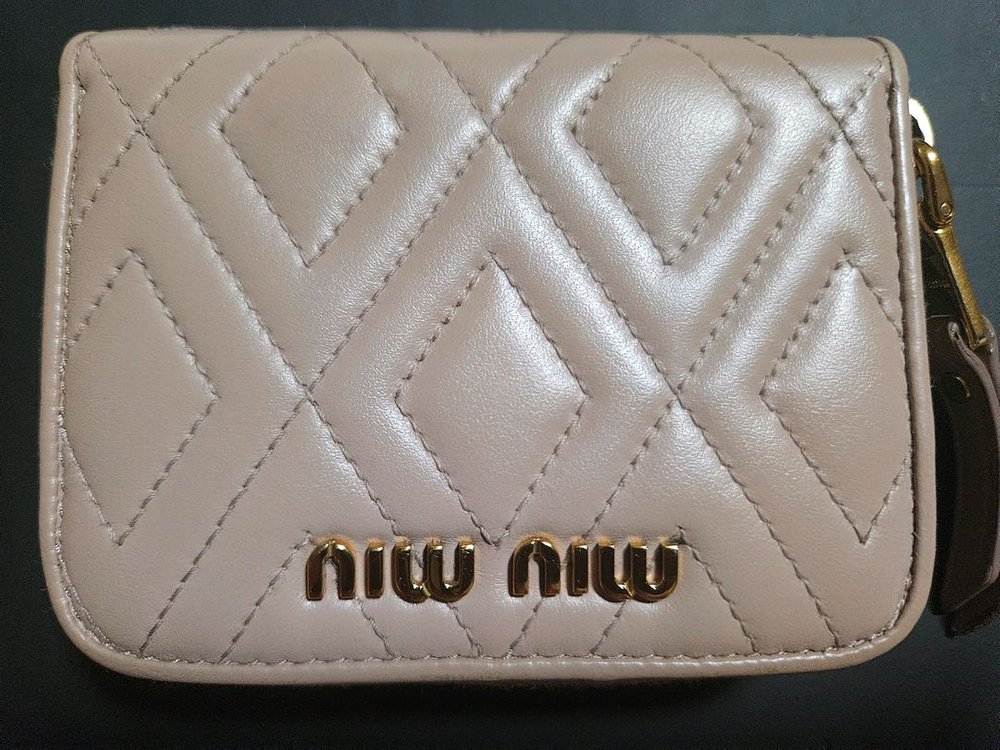 미우미우 마테라쎄 퀼팅 반지갑(정품)--1