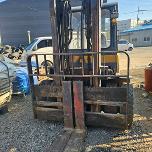 현대 4.5톤 자동발 디젤중고지게차 이미지