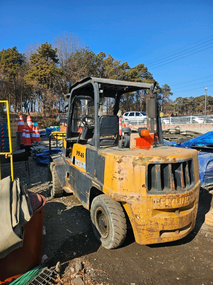 현대 4.5톤 자동발 디젤중고지게차 이미지