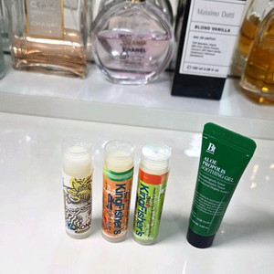 괌에서 사온 유명노니립밤. 새제품. 사진속전부포함가격.