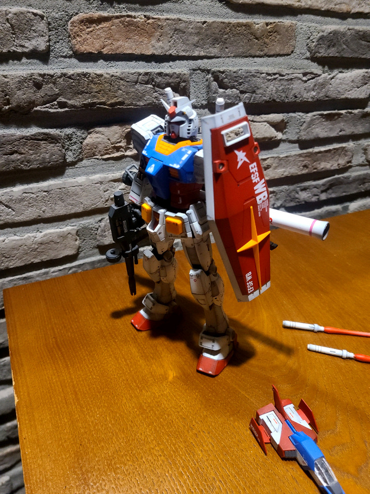 건담 프라모델 완성품--1