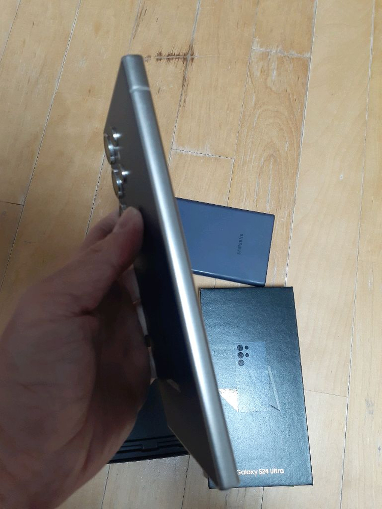갤럭시S24울트라 256G+정품케이스포함--2