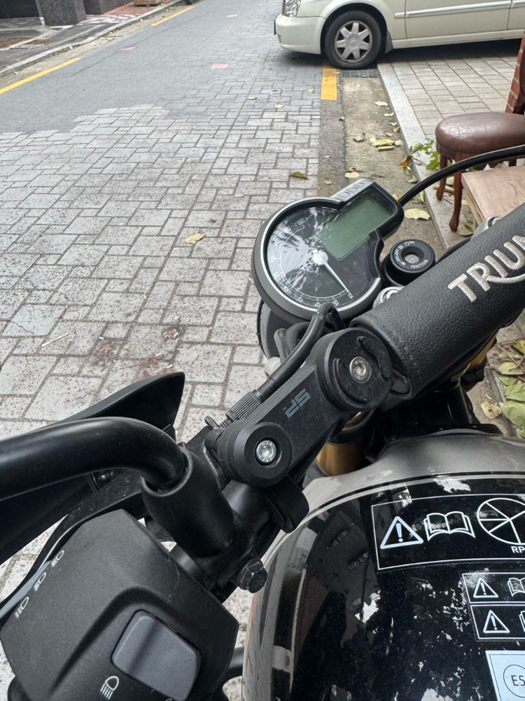 트라이엄프 스크램블러 400X 이미지