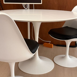Knoll 사리넨 테이블 식탁 + 튤립 체어(회전) 2개