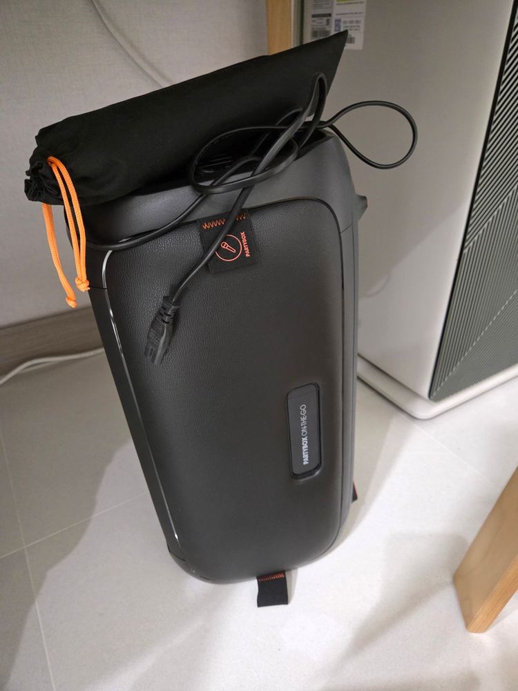 JBL 파티박스 Partybox on the go 무선 스피커 및 마이크--1