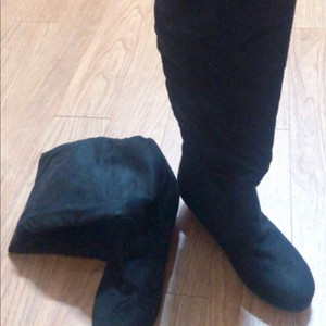 세무 무릎위 롱부츠(새상품)