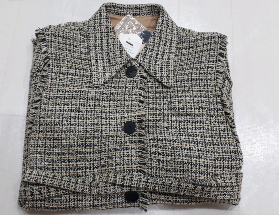 새상품 써스데이아일랜드 트위드 퍼프소매 자켓(착불)--5