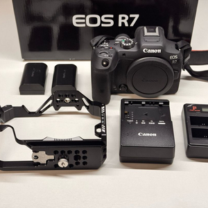 캐논 EOS R7 풀박스 (어댑터포함)