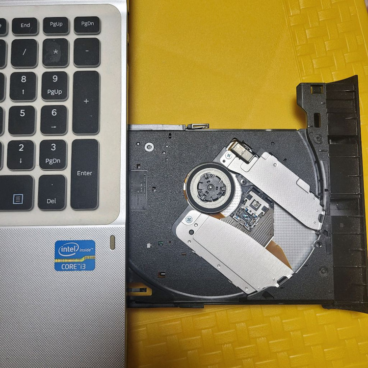 삼성 노트북 NT270E5G-K40D--1