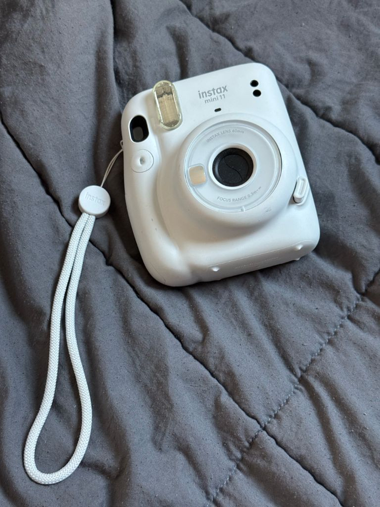 인스탁스 미니 11 폴라로이드 카메라 이미지