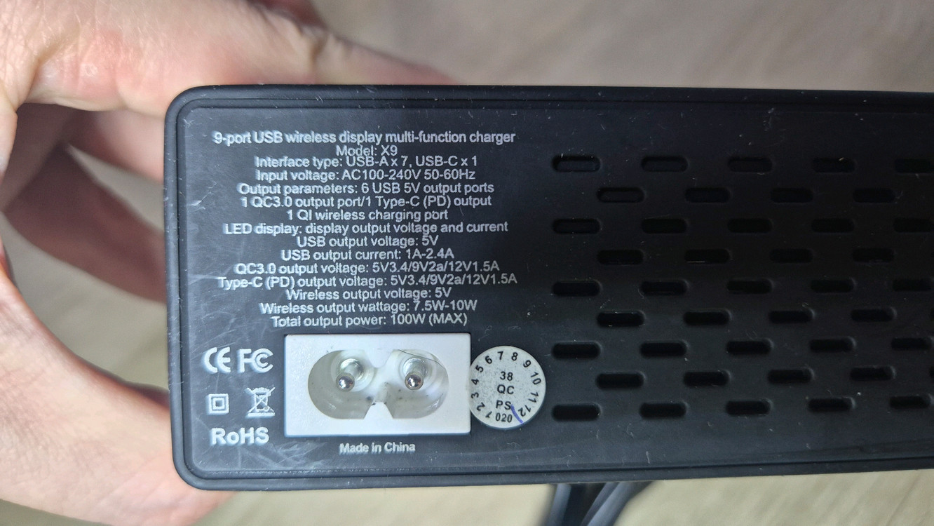 다기능 멀티 충전기(무선충전도 가능)--3