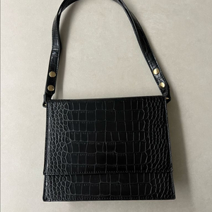 심플한 블랙 크로커패턴 미니 토트 겸 숄더백 이미지