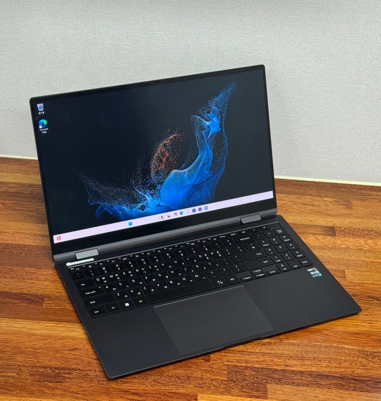 삼성 갤럭시북2 프로360 NT950QED i7/16GB/512 터치 중고노트북--1