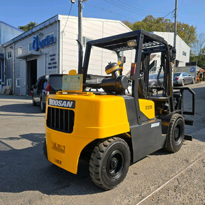 가성비 보장! 두산 3.5톤 힌지드 흰지드 바가지 디젤중고지게차 1050만원