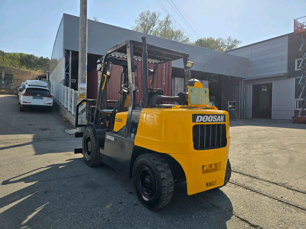 가성비 보장! 두산 3.5톤 힌지드 흰지드 바가지 디젤중고지게차 1050만원--1