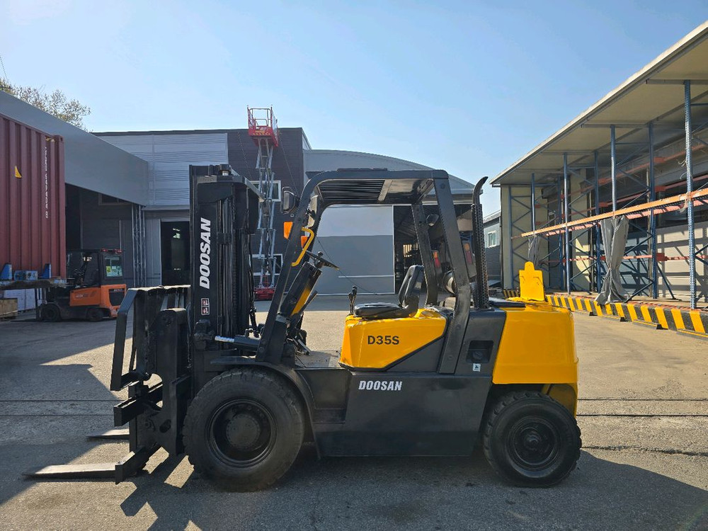 가성비 보장! 두산 3.5톤 힌지드 흰지드 바가지 디젤중고지게차 1050만원--4