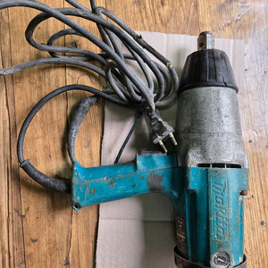 마끼다 3/4 전기임팩렌치 6906