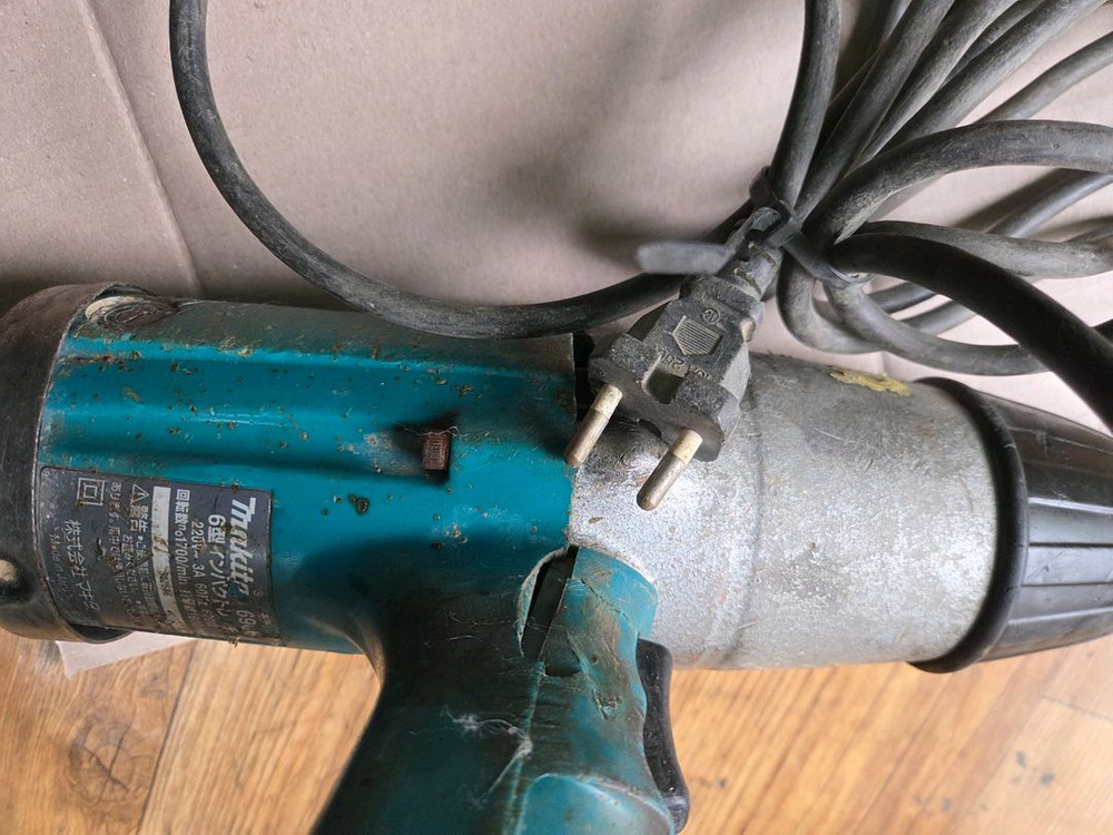 마끼다 3/4 전기임팩렌치 6906--3