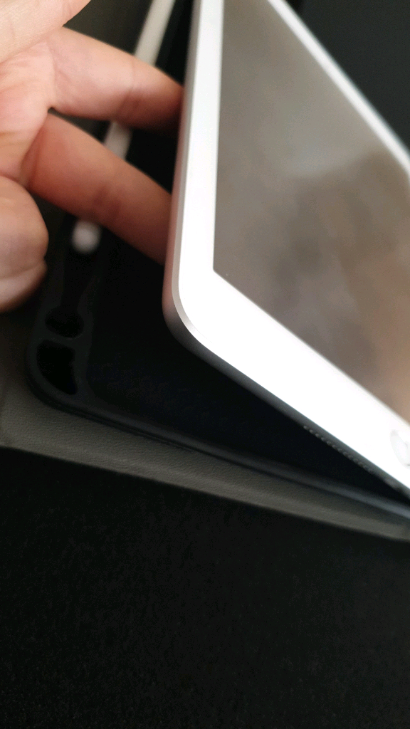 아이패드 6세대 128GB + 짭플펜슬 + 키보드 케이스 + 파우치 + 강화유리 필름 + 충전기--7