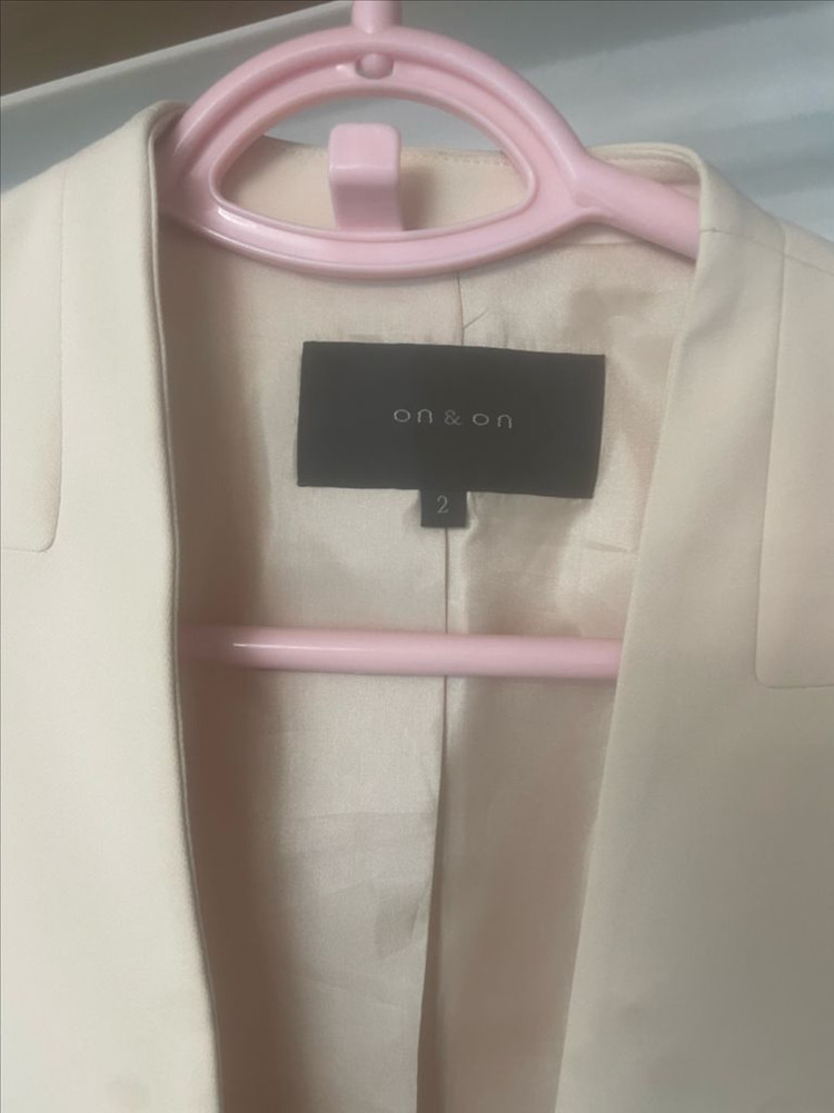 온앤온 라이트 베이지 자켓 66사이즈 롱자켓--1