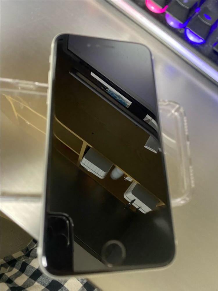 아이폰SE2 화이트 S급 + 정품 유선 이어폰 세트 이미지