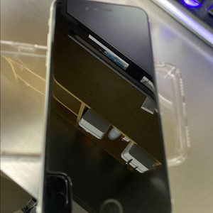 아이폰SE2 화이트 S급 + 정품 유선 이어폰 세트 이미지