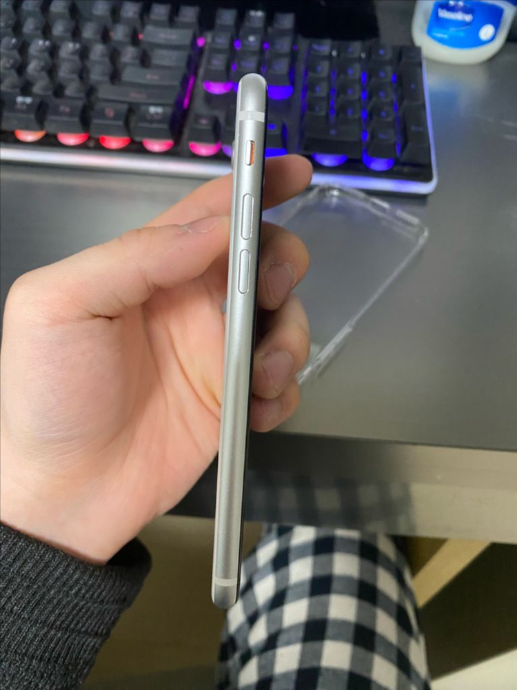 아이폰SE2 화이트 S급 + 정품 유선 이어폰 세트 이미지