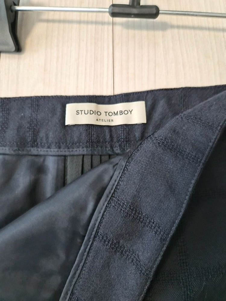 스튜디오 톰보이 아뜰리에 랩 스타일 플리츠 스커트 (네이비)--2