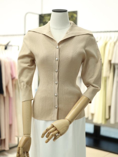 잇미샤 오픈카라 가디건 겸 상의 베이지컬러 팔아요--6