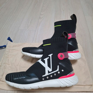 (정품)새상품 루이비통 로고 큐빅 삭스러너 여성 스니커즈