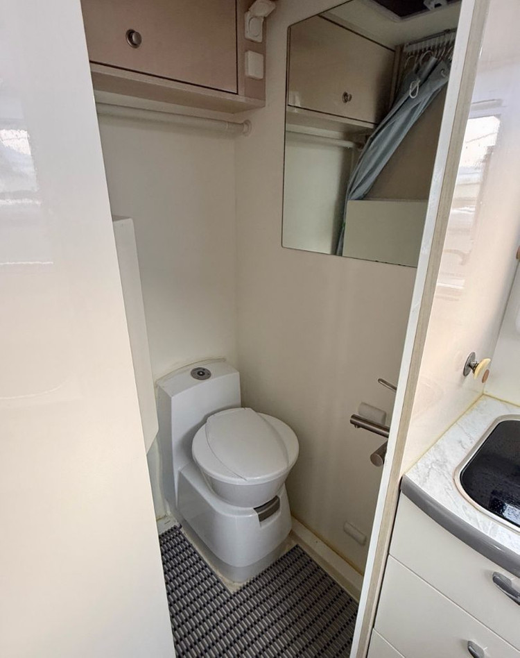 렉스턴스포츠칸캠핑카 징기스칸v70k--9