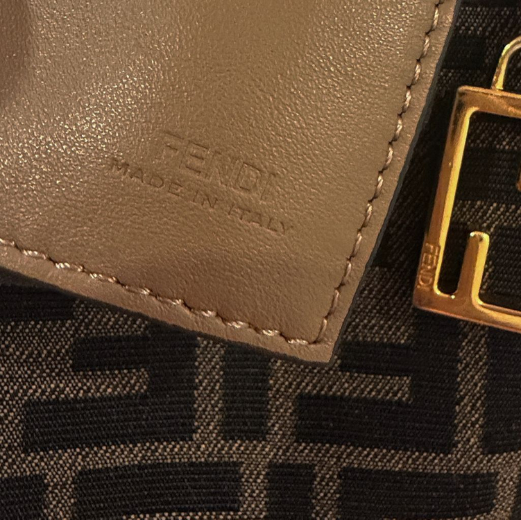 펜디 FF로고 클러치 a급 쿨거 가격조정 최대한 맞춰드려용--6