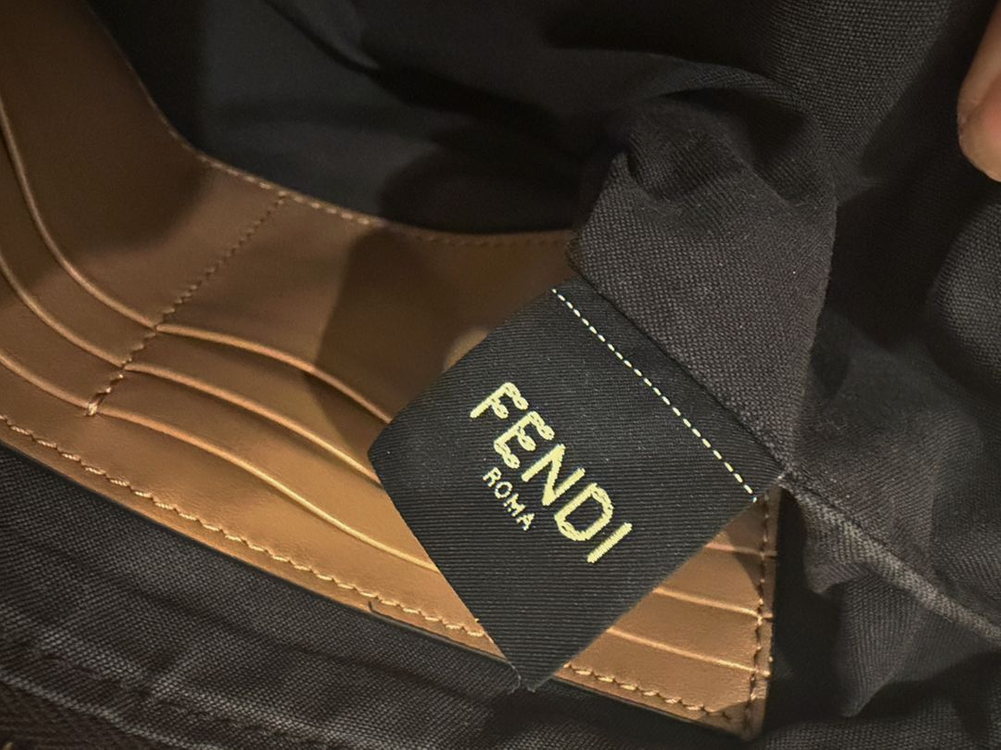 펜디 FF로고 클러치 a급 쿨거 가격조정 최대한 맞춰드려용--7