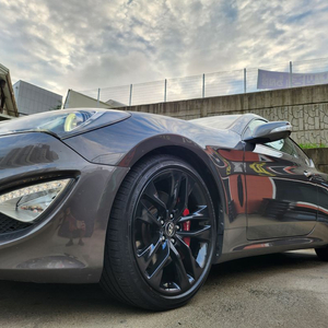 더뉴 제네시스쿠페 19인치 퍼포먼스 중고휠 블랙휠 팝니다 이미지