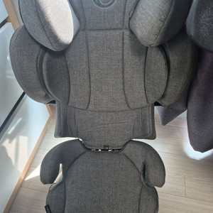 싸이벡스 주니어 카시트 이미지