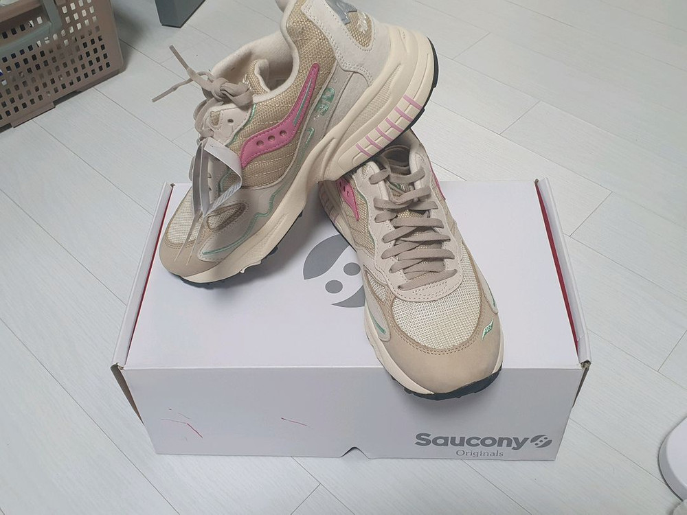 (새상품)써코니 3D 그리드 허리케인 크림 핑크 265m 운동화,트레일 러닝화--1