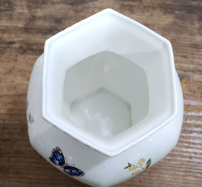 영국 앤슬리 코티지가든 각진 화병.--2