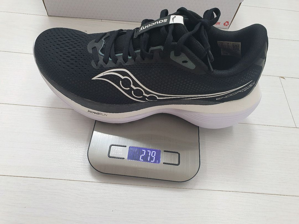 새상품)써코니 엔돌핀 트레이너 블랙/화이트 색상 265mm--4