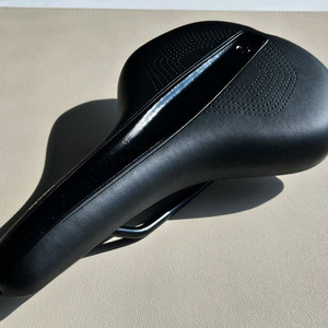 본트레거 h1 nebula 안장 판매.