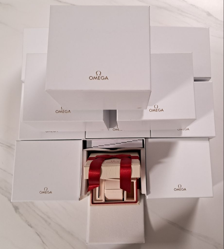 오메가 여성 시계케이스 박스 팝니다 이미지