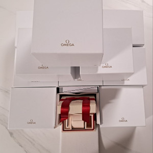 오메가 여성 시계케이스 박스 팝니다 이미지