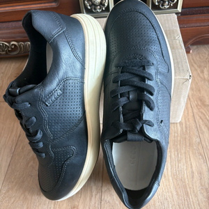 에코 남성 스니커즈 블랙 EU41 (나이키 기준-265)