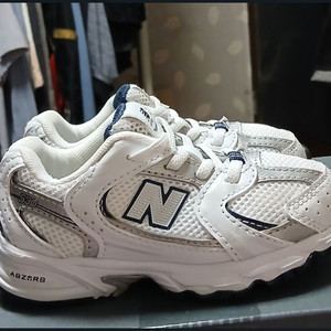 뉴발란스키즈530 135화이트스틸 거의새거 24년12월
