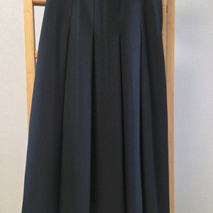 블랙 주름스커트