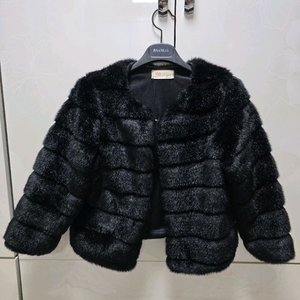 Via 브랜드의 블랙 퍼 자켓