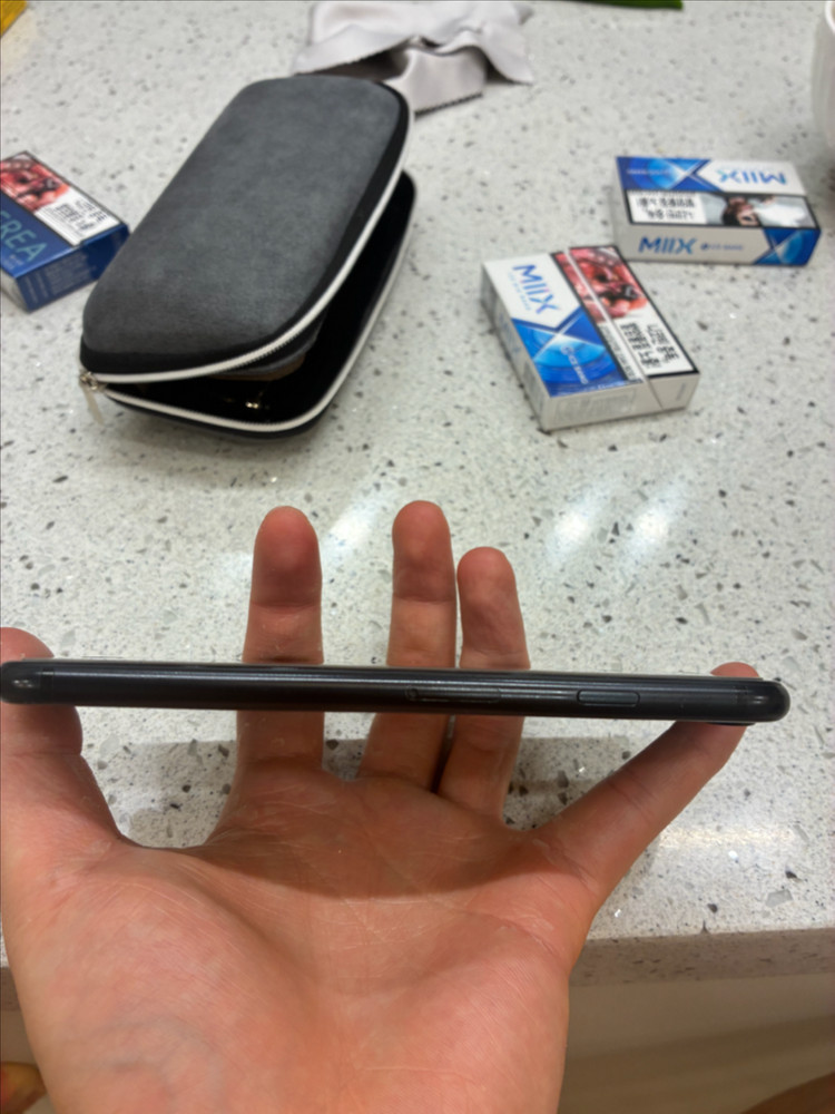 아이폰se2 블랙 256기가--7