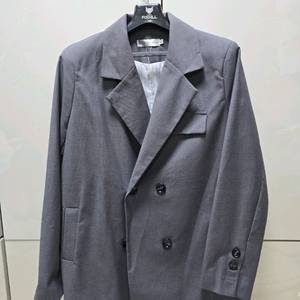 Diyue 브랜드의 네이비 색상 자켓